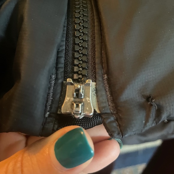 Mountain Hardwear Women’s Medium Mid length Puffer - Picture 6 of 8